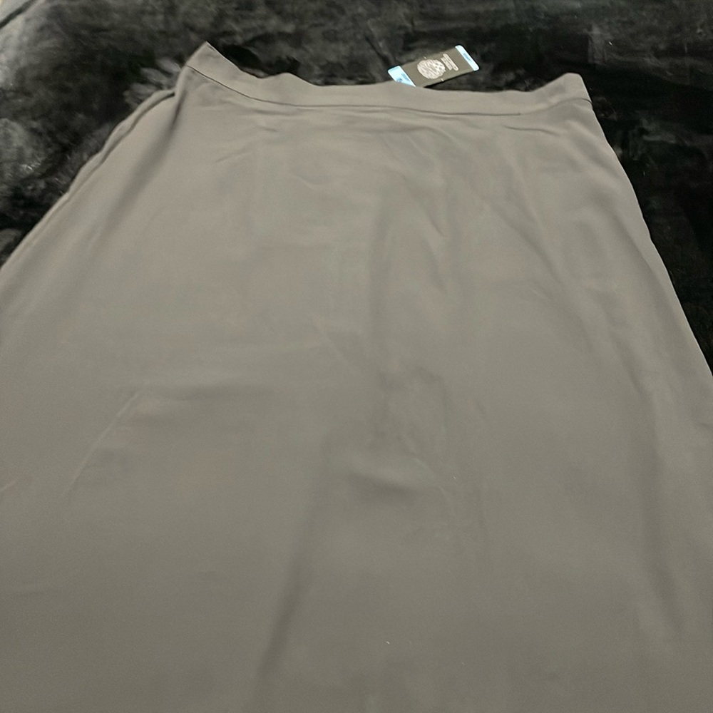 Vince Camuto black midi pull on skirt size large.  NWT